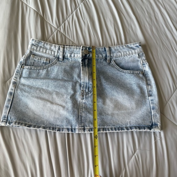 SHEIN Light Blue Denim Wash Mini Skirt - Picture 2 of 9